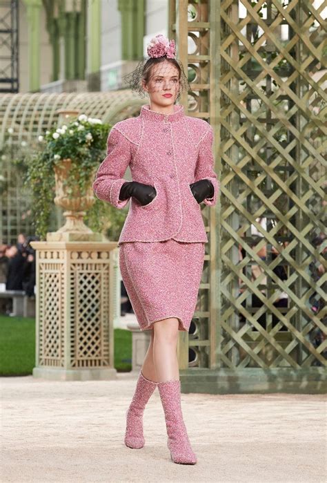 chanel modenschau 2018|Chanel garden trope fashion.